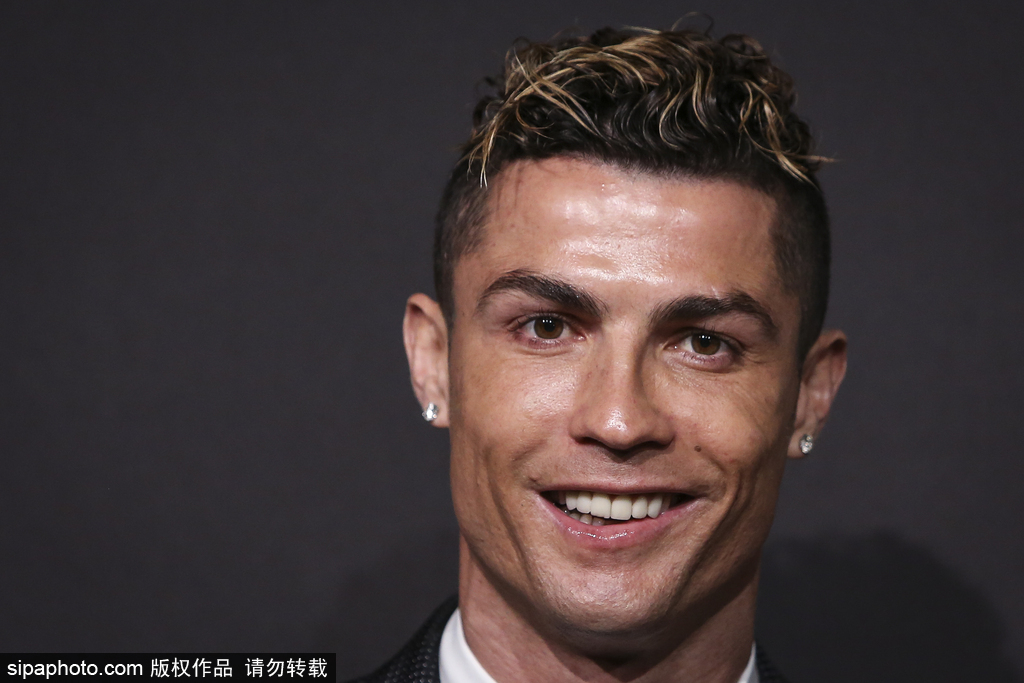 拓记为杨瀚森炮轰裁判荒唐！美媒再赞顶级策应天赋 斯帅回应显得无奈