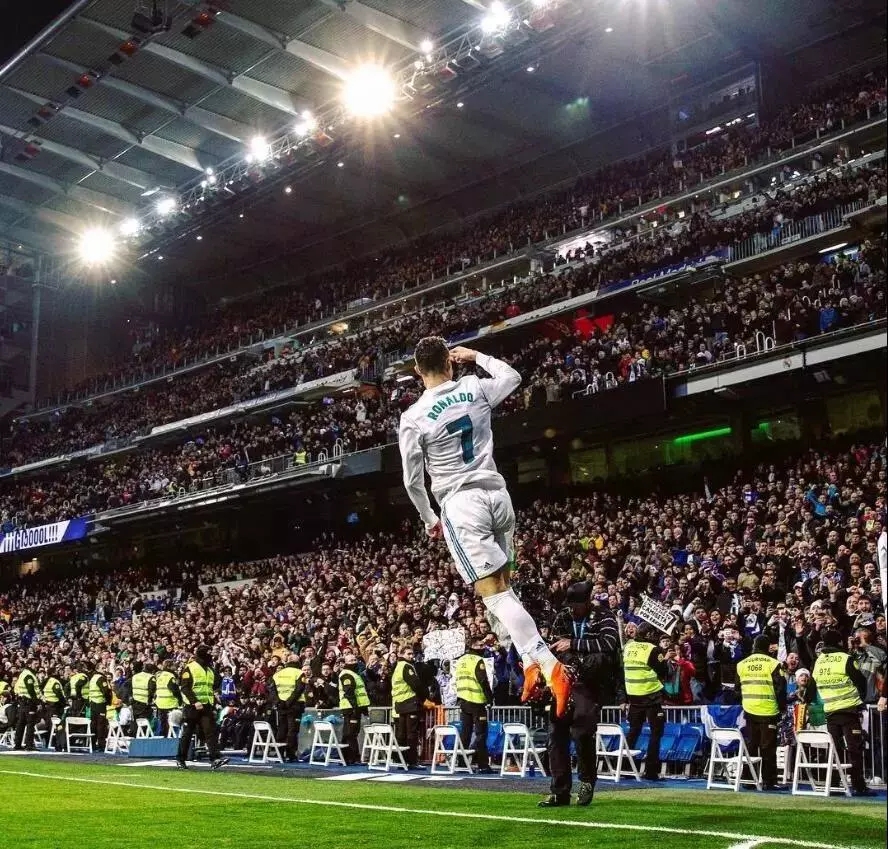 篮球勇士球员三分纪录被打破，全场致敬