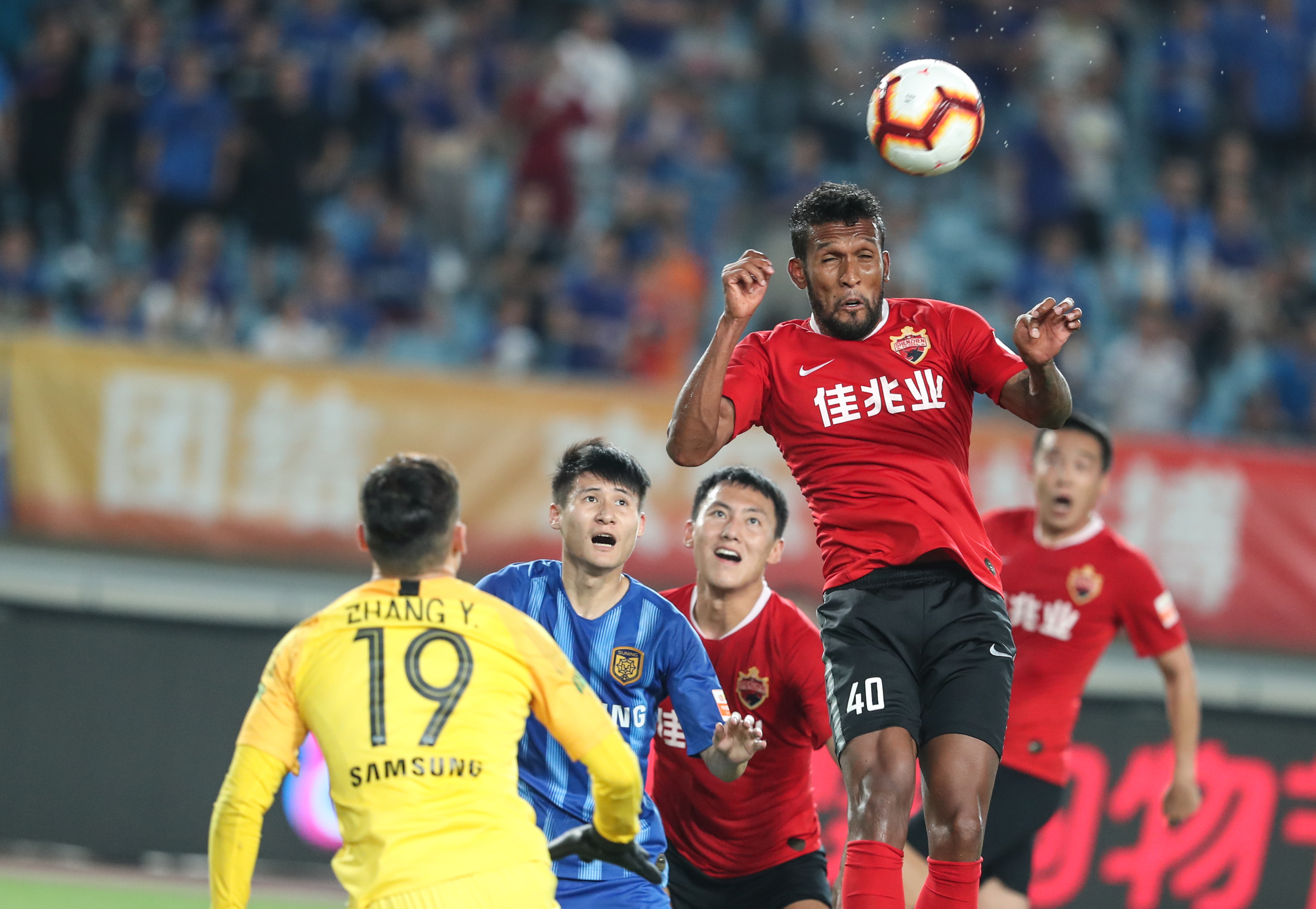 莱万多夫斯基在巴萨的点球表现：从辉煌到困惑