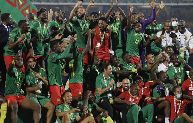 为庆祝美加墨世界杯，与刺客足球鞋融合设计的科8将进行复刻