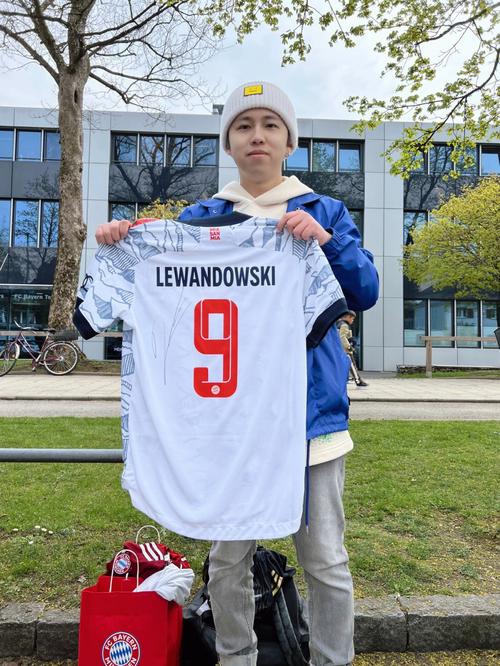 博洛尼亚3-0大胜乌迪内斯，波贝加梅开二度，贝尔纳代斯基建功