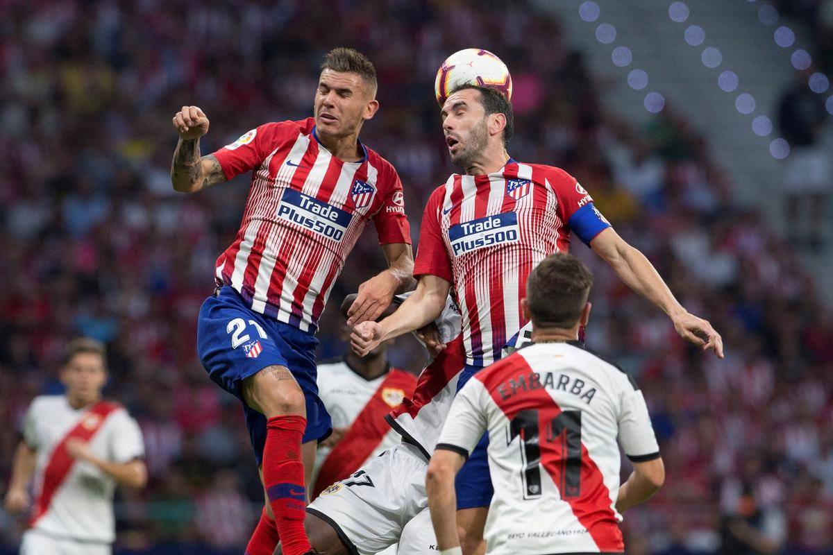 博主：河南队今天下午飞往上海，随后将与海港热身