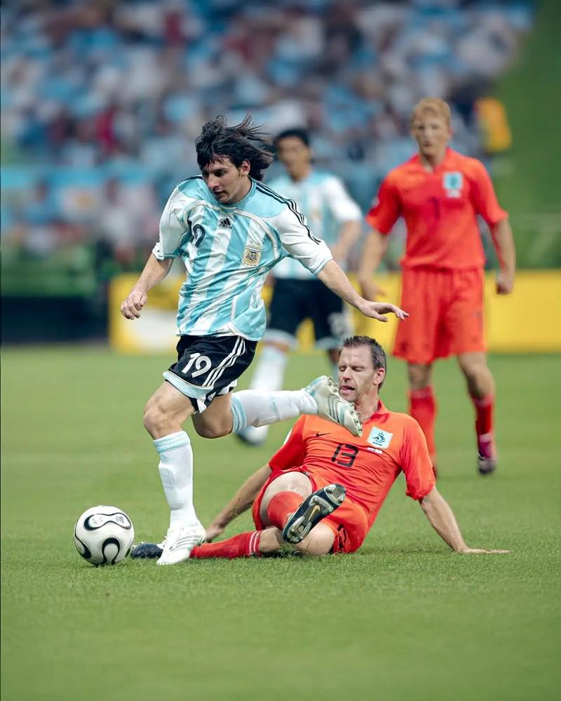 皇马0-2负塞尔塔赛后球员围攻裁判，一分钟内五黄一红